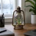 Новорічний ліхтар-нічник XMAS WDL-24028D, 27,9 см • сезонний декор зі сніговою колбою, ялинкою всередині та LED-світлом, живлення USB або AA Новорічний ліхтар-нічник XMAS WDL-24028D, 27,9 см • сезонний декор зі сніговою колбою, ялинкою всередині та LED-світлом, живлення USB або AA